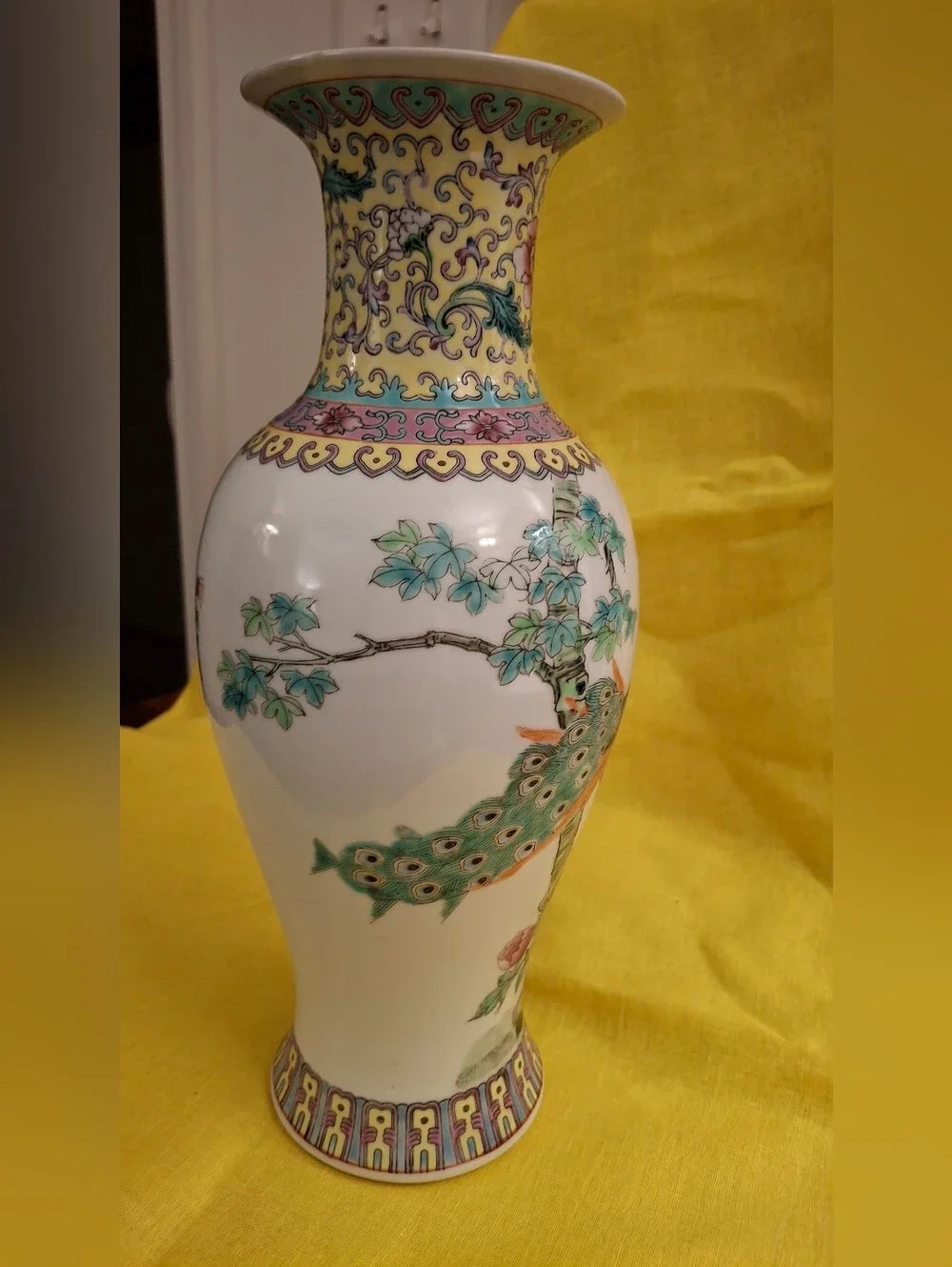 Vintage CHINESE FAMILLE ROSE porcelain Vase